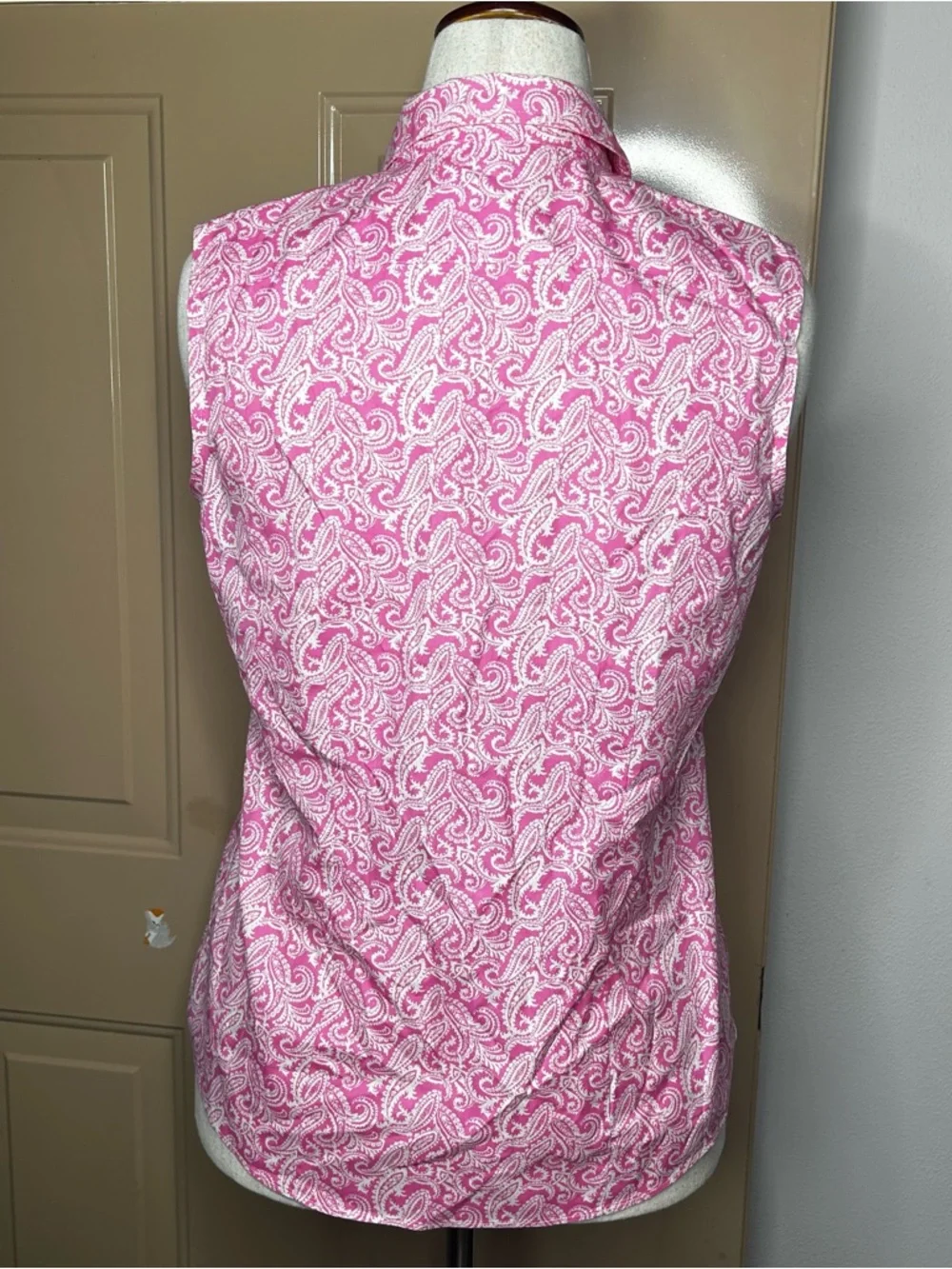 L.L. Bean Pink Paisley Sleeveless Button-Down Shirt - Picture 4 of 9